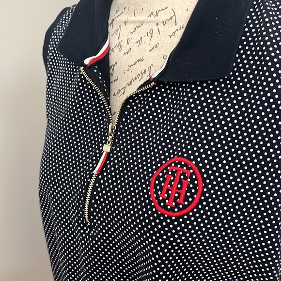 ♥️TOMMY HILFIGER TOP♥️ - Picture 2 of 3